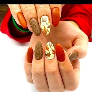 2/$15 💅3/$20 💅 Almond shape press on nails Medium Length Fall Design